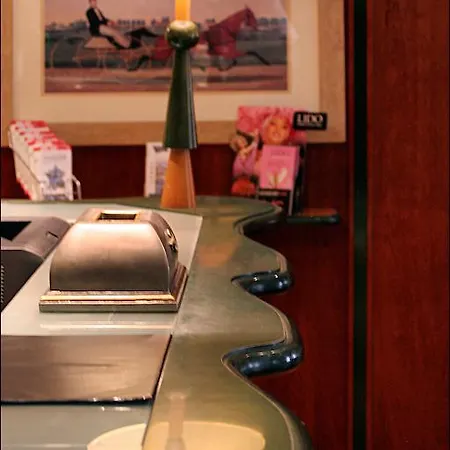 9hotel Republique Paryż