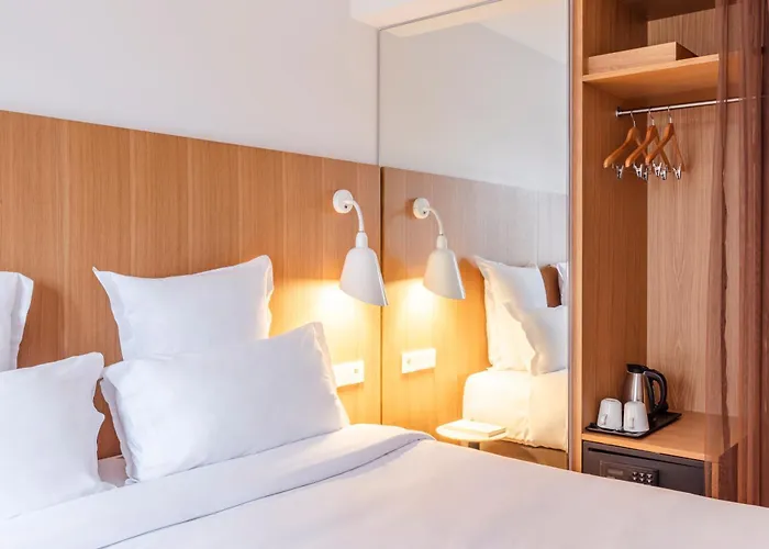 9hotel Republique 4*