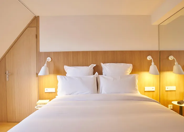 9hotel Republique 4*