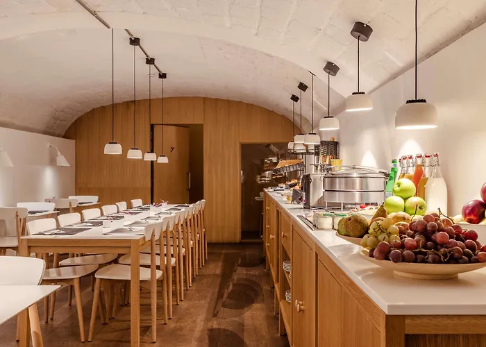 9hotel Republique 4*