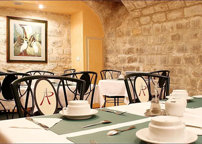 Hotel 9hotel Republique 4*