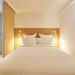 9هوتيل ريبابليك