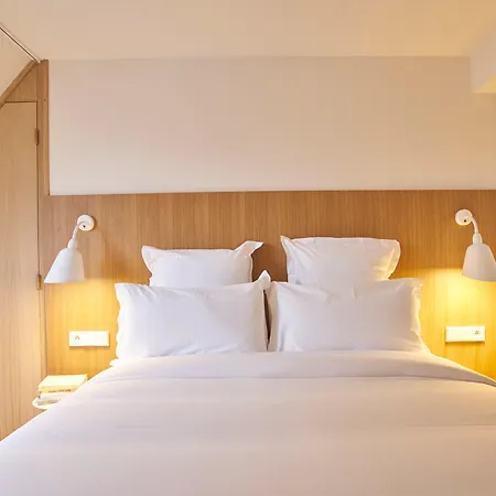 9hotel Republique 4*