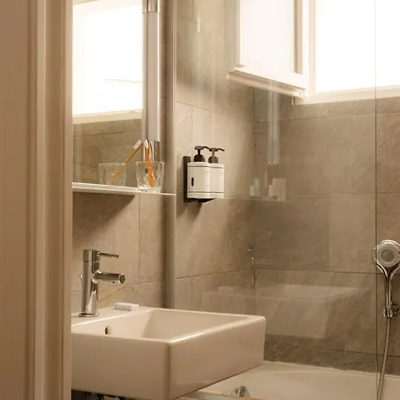 9hotel Republique 4*