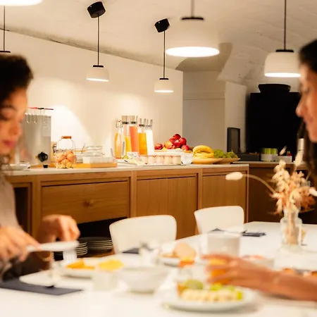 9hotel Republique 4*
