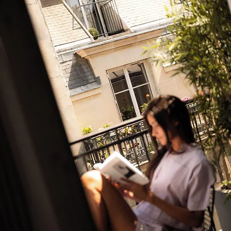 9hotel Republique 4*