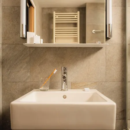 Hotel 9hotel Republique 4*