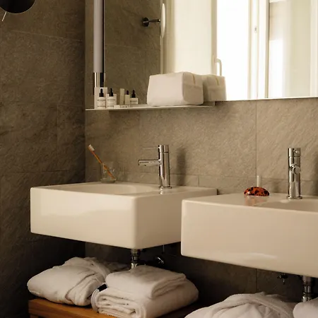 9hotel Republique 4* Parigi