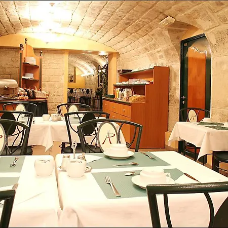 9hotel Republique