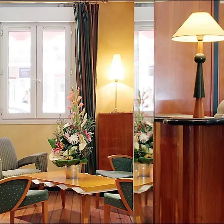 מלון 9hotel Republique 4*