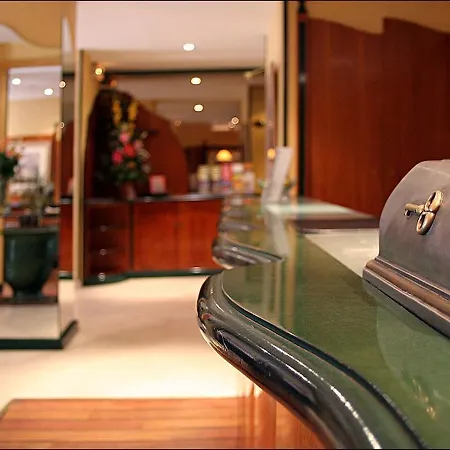 9hotel Republique Parigi