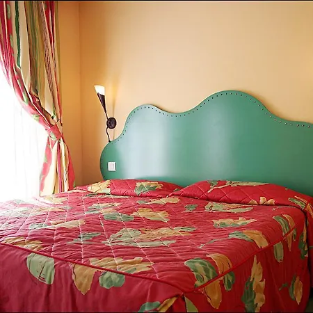 מלון 9hotel Republique