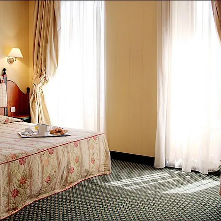 9hotel Republique פריז