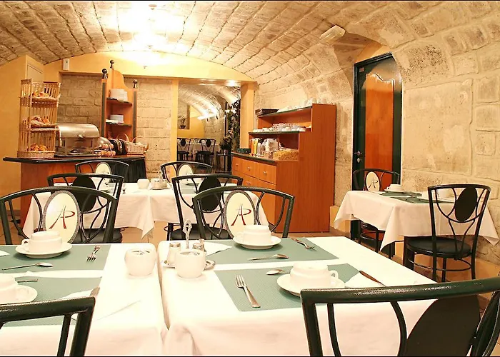 9hotel Republique