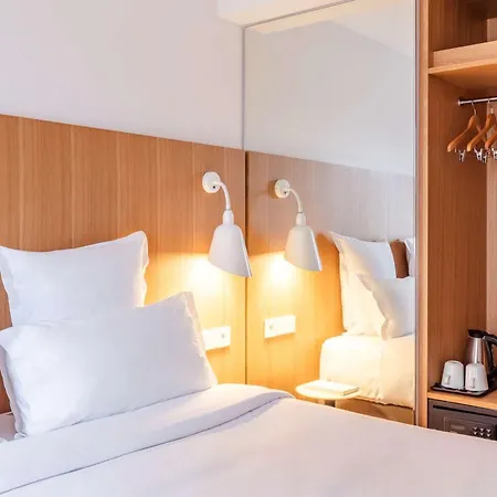 9hotel Republique 4*