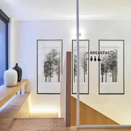 9hotel Republique 4*