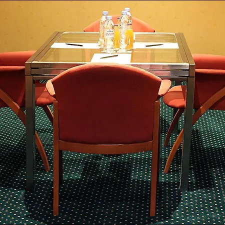 9hotel Republique פריז