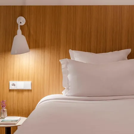 9hotel Republique פריז