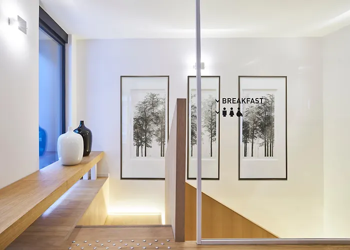 9hotel Republique 4*