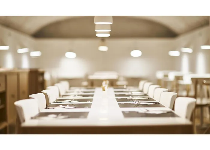 9hotel Republique 4*