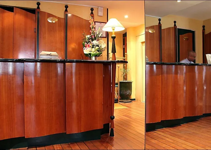 Otel 9hotel Republique 4*