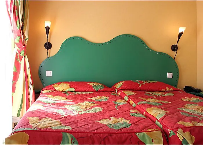 Otel 9hotel Republique 4*