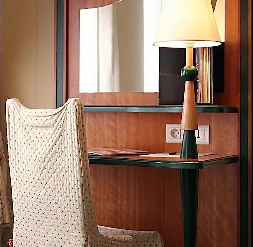 Otel 9hotel Republique 4*